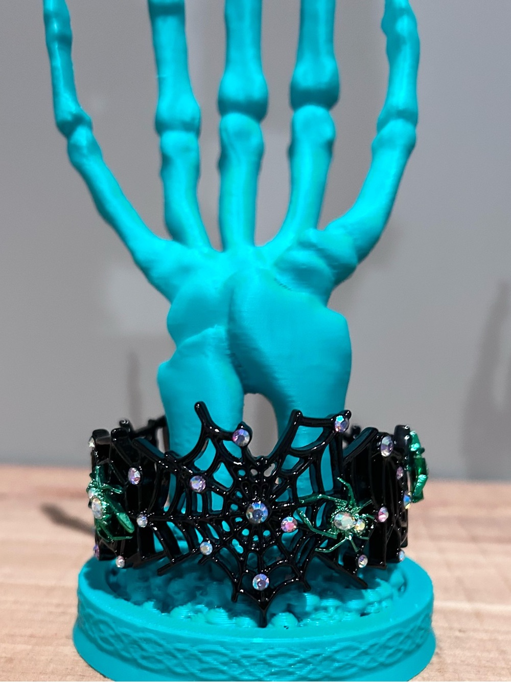NWT Betsey Johnson Faux-Stone Halloween Spiderweb Cuff Bracelet - Picture 11 of 11